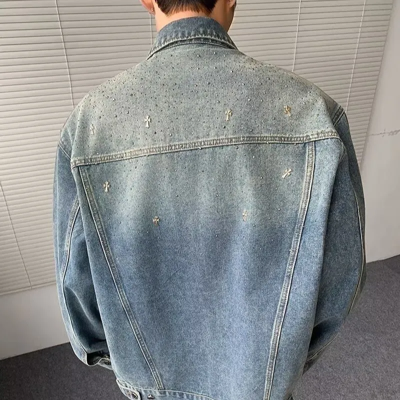 P270 💰 Chrome Hearts Chrome Hearts Cross Hot Diamond Denim Jacket OS version can be worn by both men and women! The fabric is made of twill gauze cotton fabric! The texture is clear and smooth, not easy to wrinkle or fade! The embroidery process is complex and repetitive. There are more than 20 leather labels. It takes 6 repeated embroidery steps to complete the back body. The requirements for the embroidery machine are very strict, and the distance is 45 cm! It won’t work if the spacing is too big, and it won’t work if it’s too small! We make clothes with care, and every detail must be restored one to one! The hardware is all carved and cast, and they are all genuine from the original factory! This piece of clothing consumes a lot of material, with more than 3 meters of material used for one piece of clothing! After the garment is made, it needs to be fixed at high temperature, washed at a water temperature of more than 70 degrees, and softened by adding softener to make the upper body softer and smoother! There is a flap on the sleeve that can be stored into short sleeves! Adapt it to that understanding Color: Picture color Size: S-M-L-XL